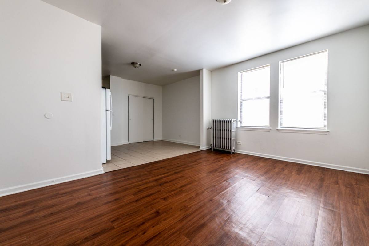 Apartment for rent at 1734 E 72nd St, Chicago, IL 60649