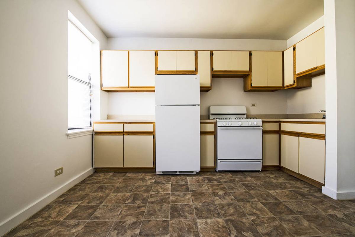 Apartment for rent at 1734 E 72nd St, Chicago, IL 60649