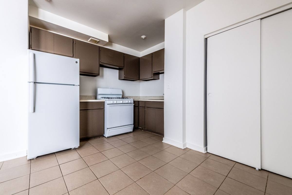 Apartment for rent at 1734 E 72nd St, Chicago, IL 60649