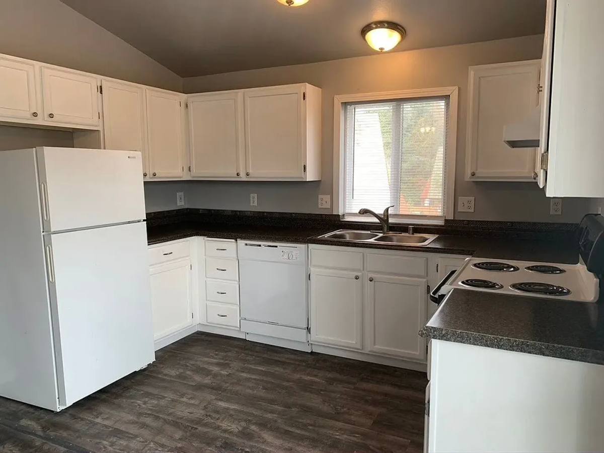 Townhouse for rent at 10723 Burke Ave N, Seattle, WA 98133
