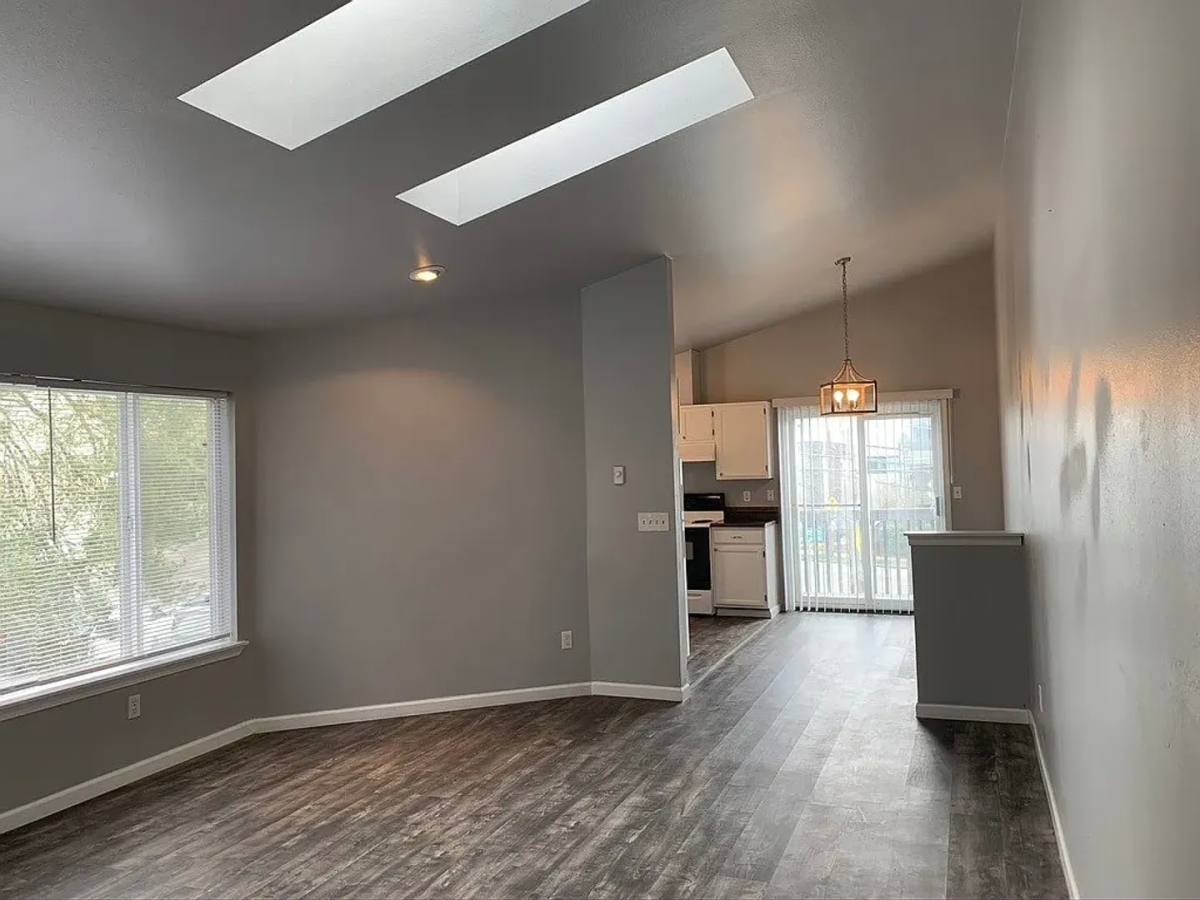 Townhouse for rent at 10723 Burke Ave N, Seattle, WA 98133
