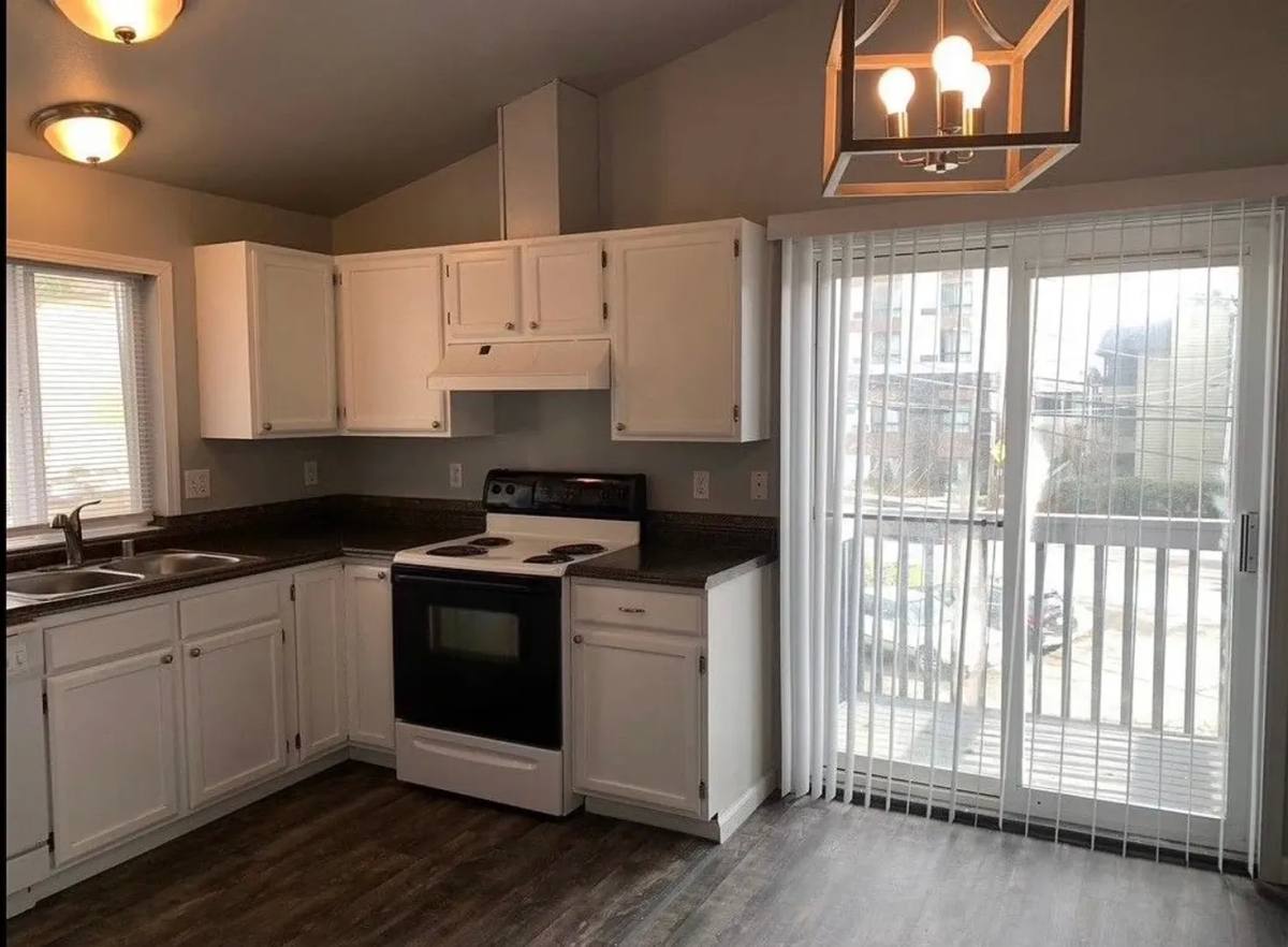 Townhouse for rent at 10723 Burke Ave N, Seattle, WA 98133