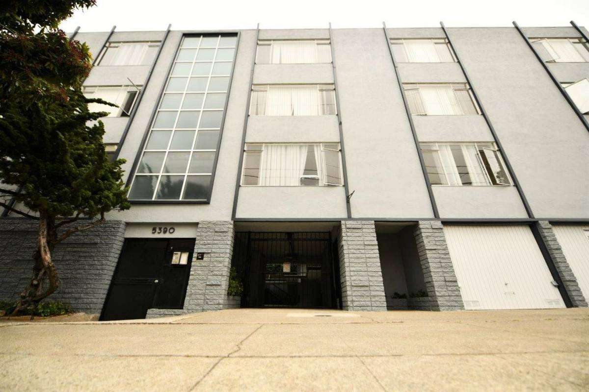Apartment for rent at 5390 Broadway, Oakland, CA 94618
