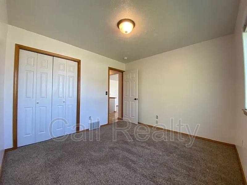 House for rent at 921 S Shelley Lake Lane, Veradale, WA 99037