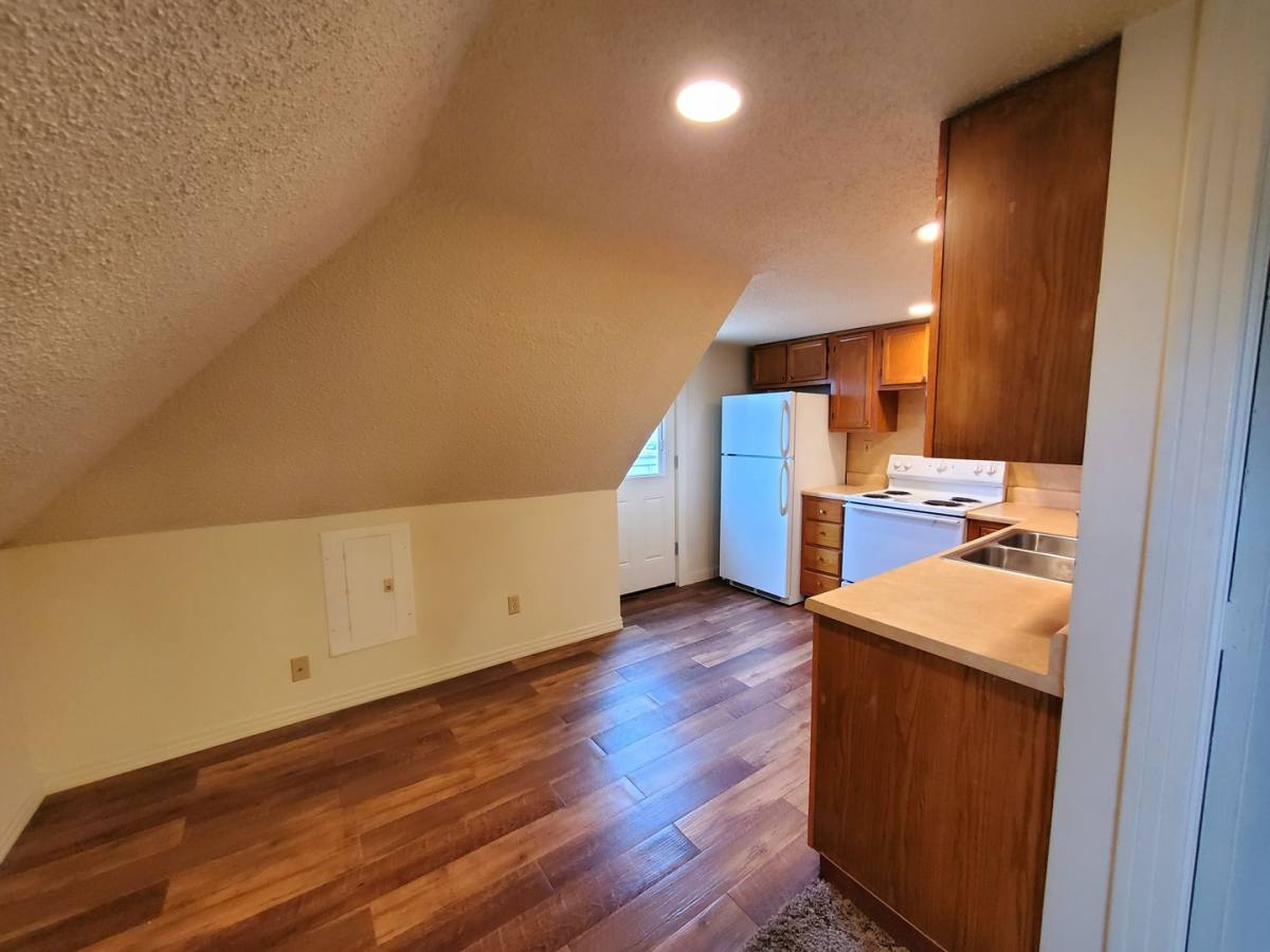 Apartment for rent at 1037-1039 Vermont St, Quincy, IL 62301