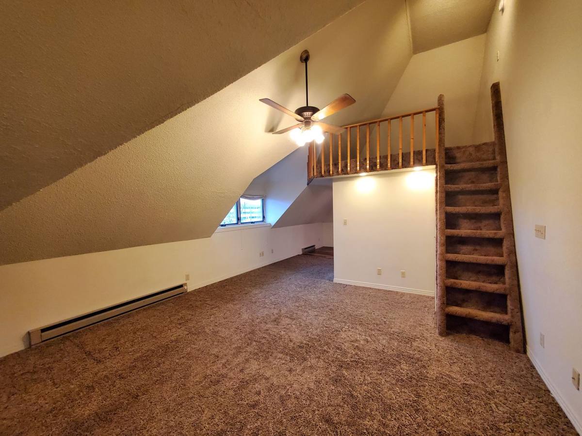 Apartment for rent at 1037-1039 Vermont St, Quincy, IL 62301
