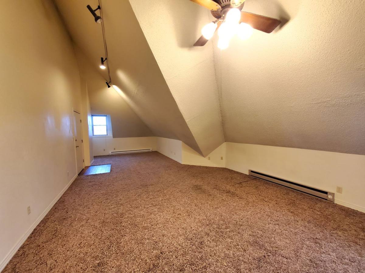 Apartment for rent at 1037-1039 Vermont St, Quincy, IL 62301