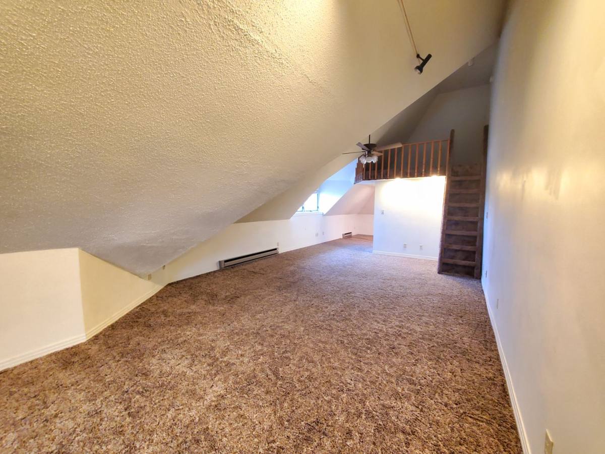 Apartment for rent at 1037-1039 Vermont St, Quincy, IL 62301