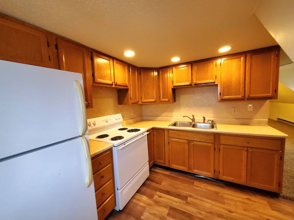 Apartment for rent at 1037-1039 Vermont St, Quincy, IL 62301