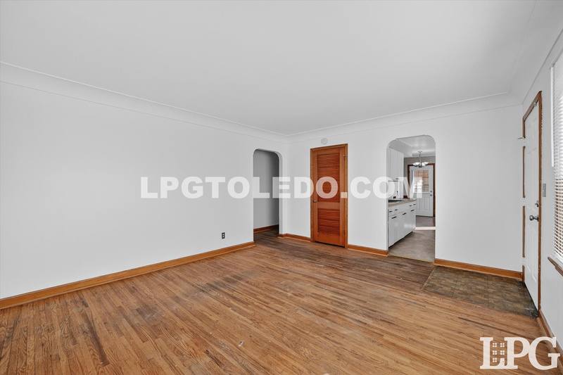 House for rent at 1525 Akron St, Toledo, OH 43605
