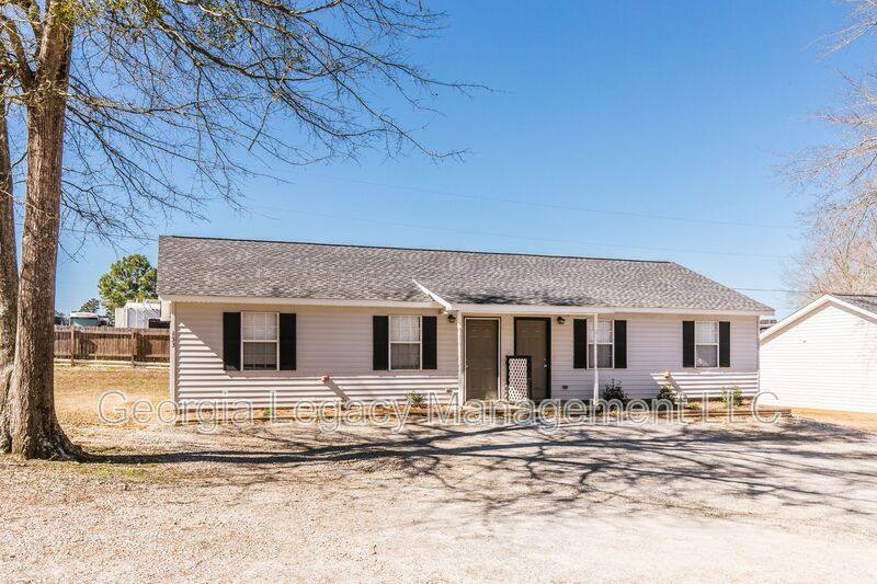 House for rent at 1852 Faulkner Dr, Commerce, GA 30529