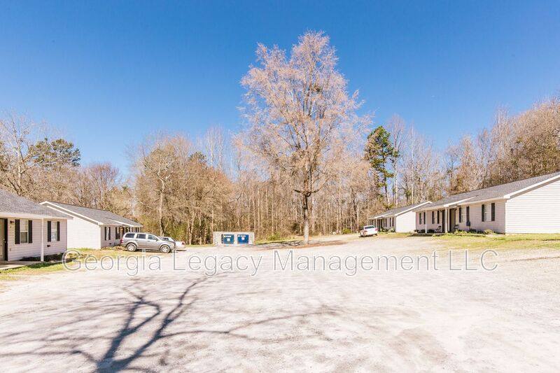 House for rent at 1852 Faulkner Dr, Commerce, GA 30529