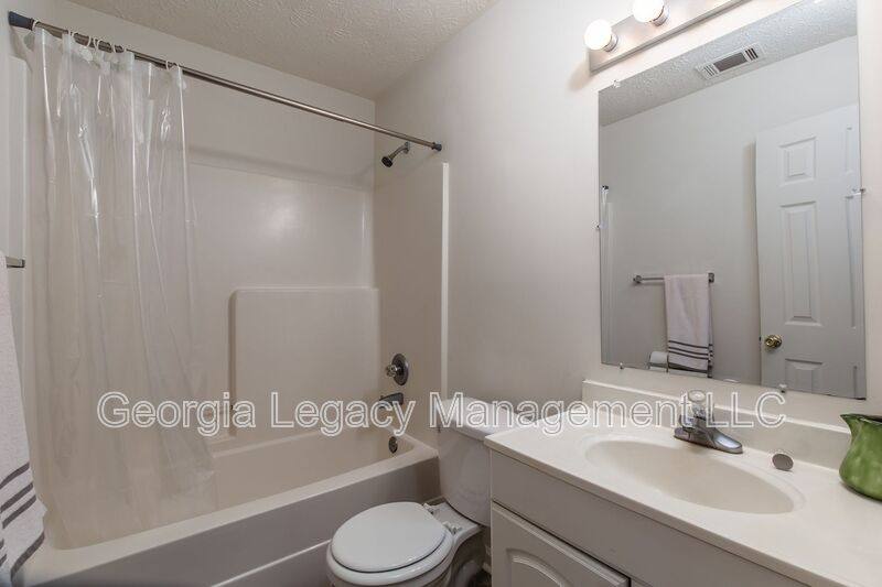 House for rent at 1852 Faulkner Dr, Commerce, GA 30529