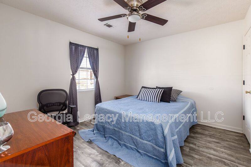 House for rent at 1852 Faulkner Dr, Commerce, GA 30529