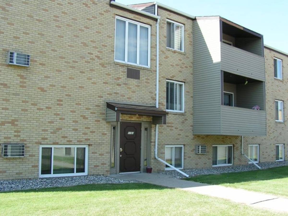 Apartment for rent at 1111 14th Ave N, Wahpeton, ND 58075