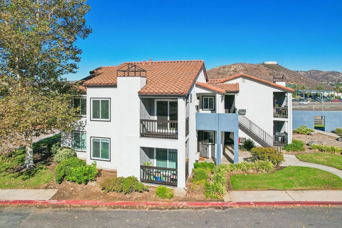 Apartment for rent at 9360 Creekside Court, Santee, CA 92071