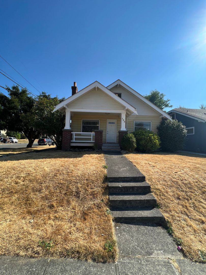 House for rent at 102 S 46th St, Tacoma, WA 98418