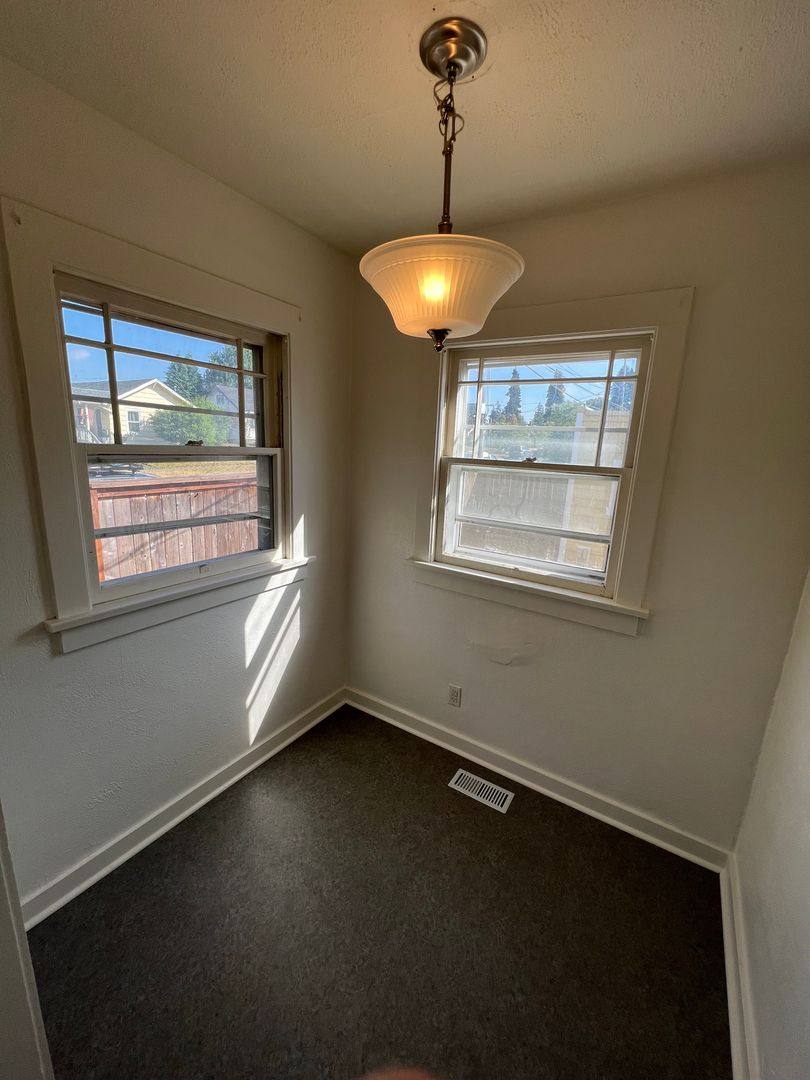 House for rent at 102 S 46th St, Tacoma, WA 98418