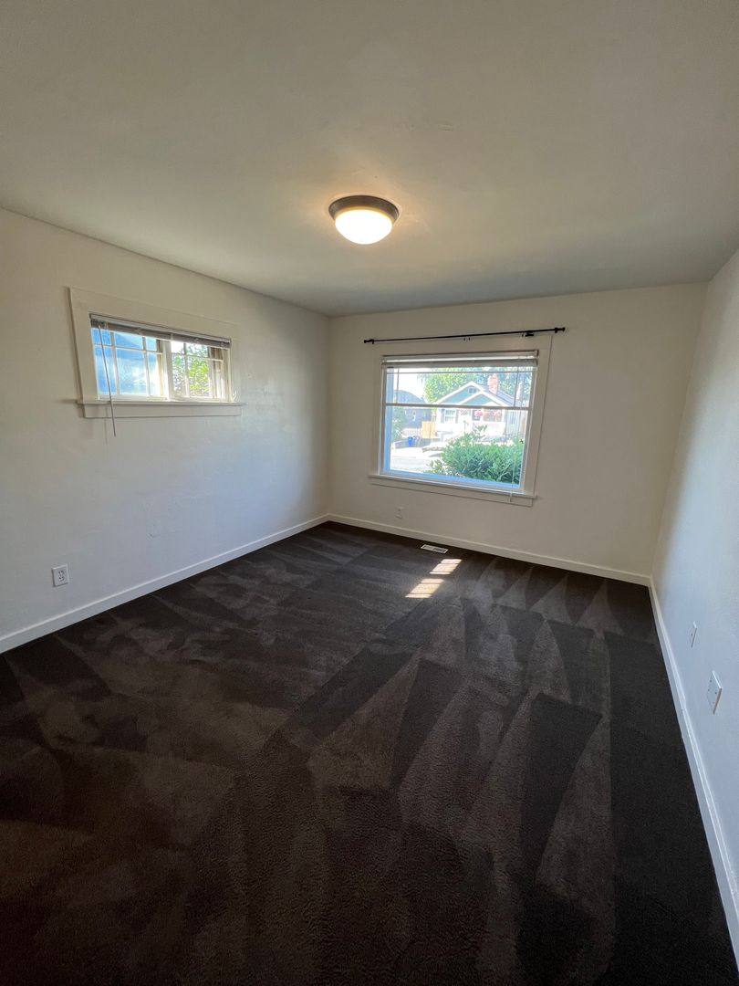 House for rent at 102 S 46th St, Tacoma, WA 98418