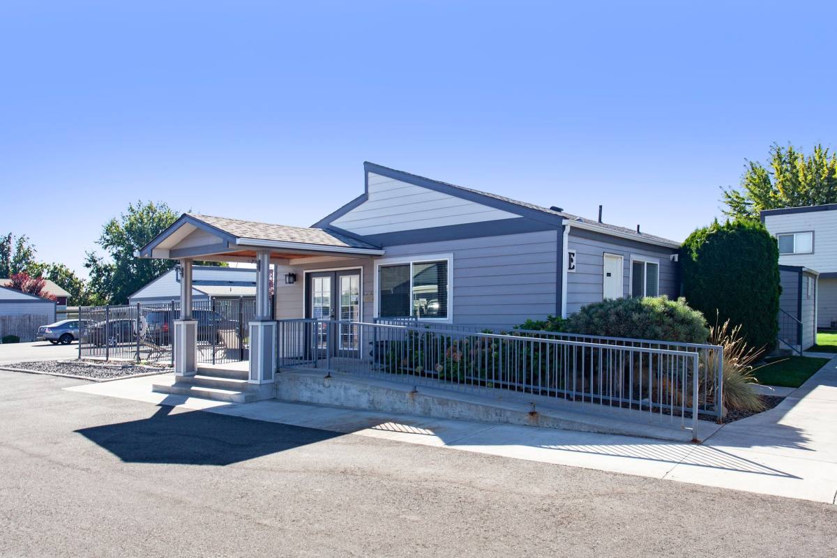 Townhouse for rent at 803 S Olympia St, Kennewick, WA 99336