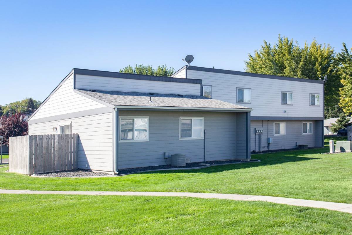 Townhouse for rent at 803 S Olympia St, Kennewick, WA 99336
