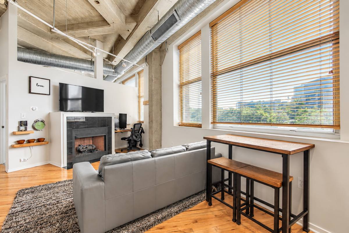 Apartment for rent at 2107 Grand Ave #408, Kansas City, MO 64108