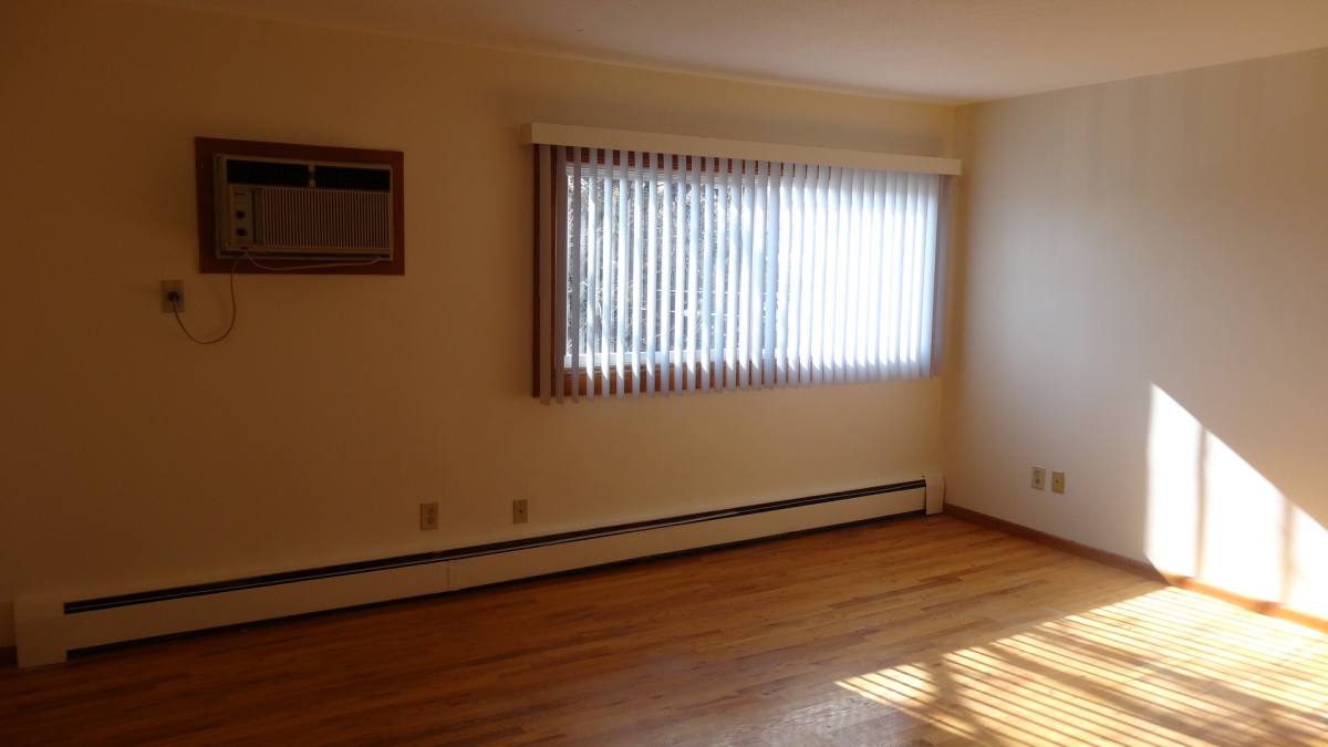 Apartment for rent at 804 6th St NW, Saint Paul, MN 55112