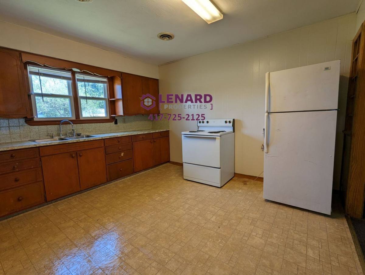 House for rent at 723 E College, Bolivar, MO 65613