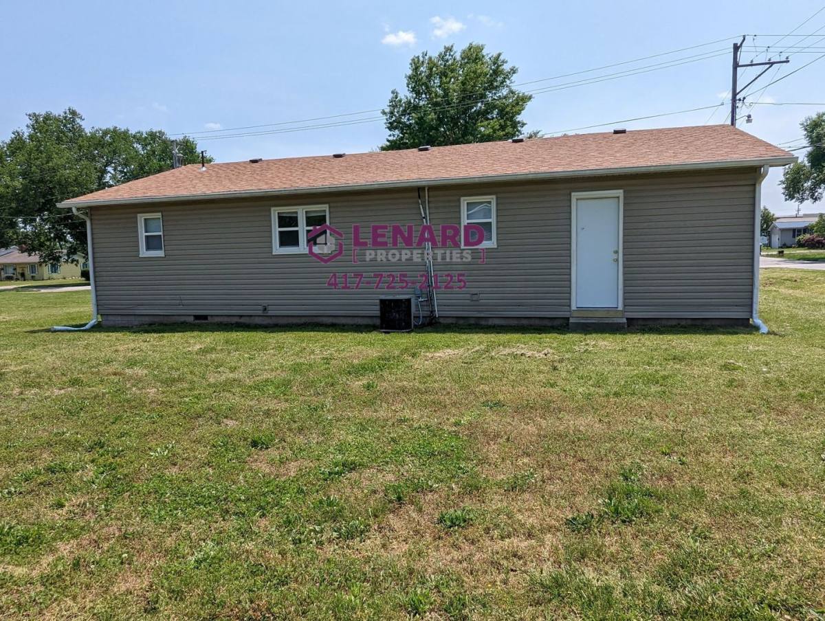 House for rent at 723 E College, Bolivar, MO 65613