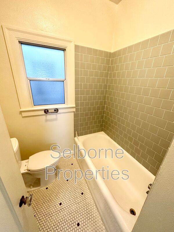 Apartment for rent at 5339 Broadway, Oakland, CA 94618