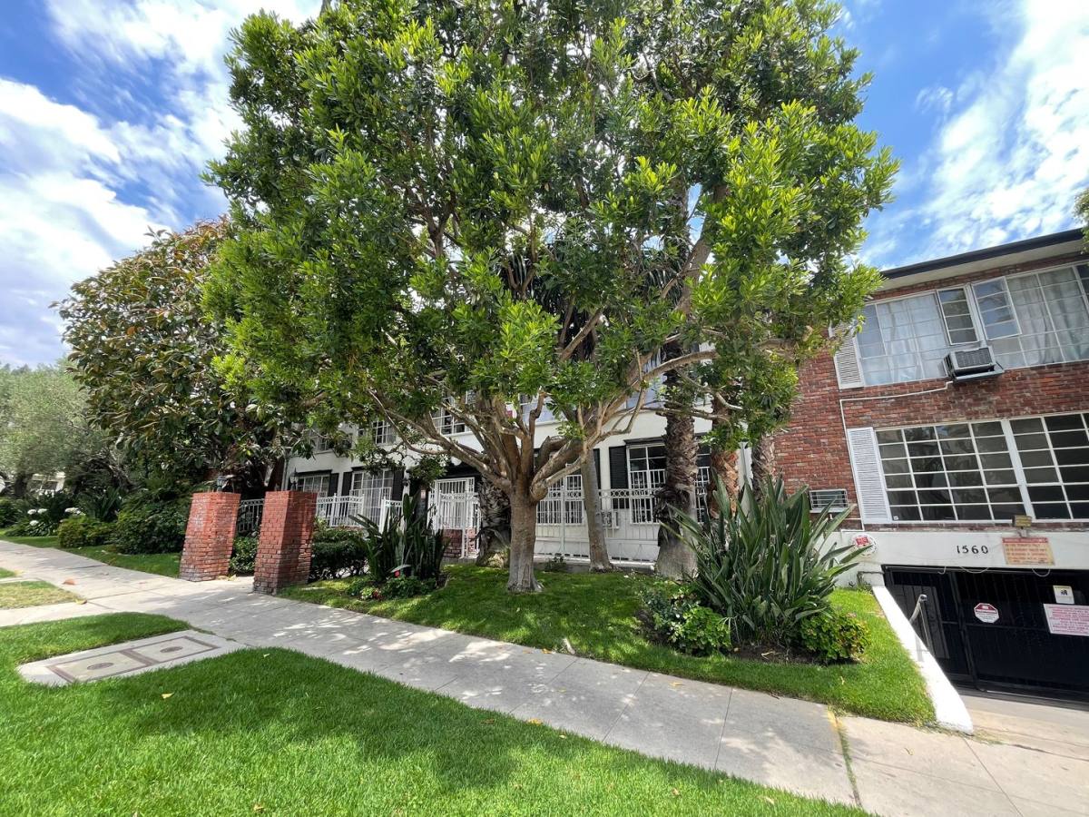 Apartment for rent at 1560 N Laurel, Los Angeles, CA 90046
