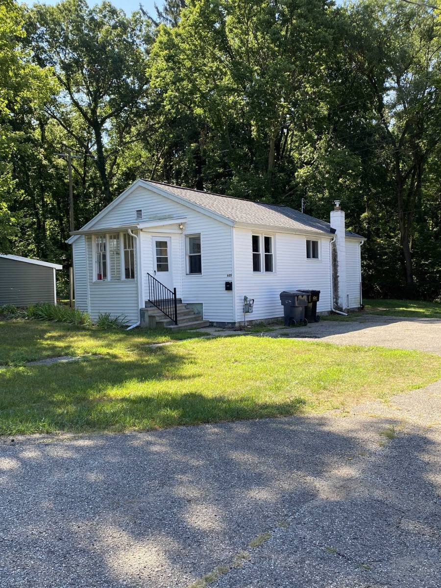 House for rent at 605 W Bridge St, Plainwell, MI 49080