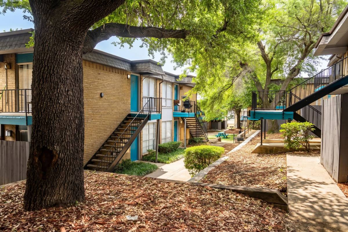 Apartment for rent at 513 W Dickey Rd, Grand Prairie, TX 75051