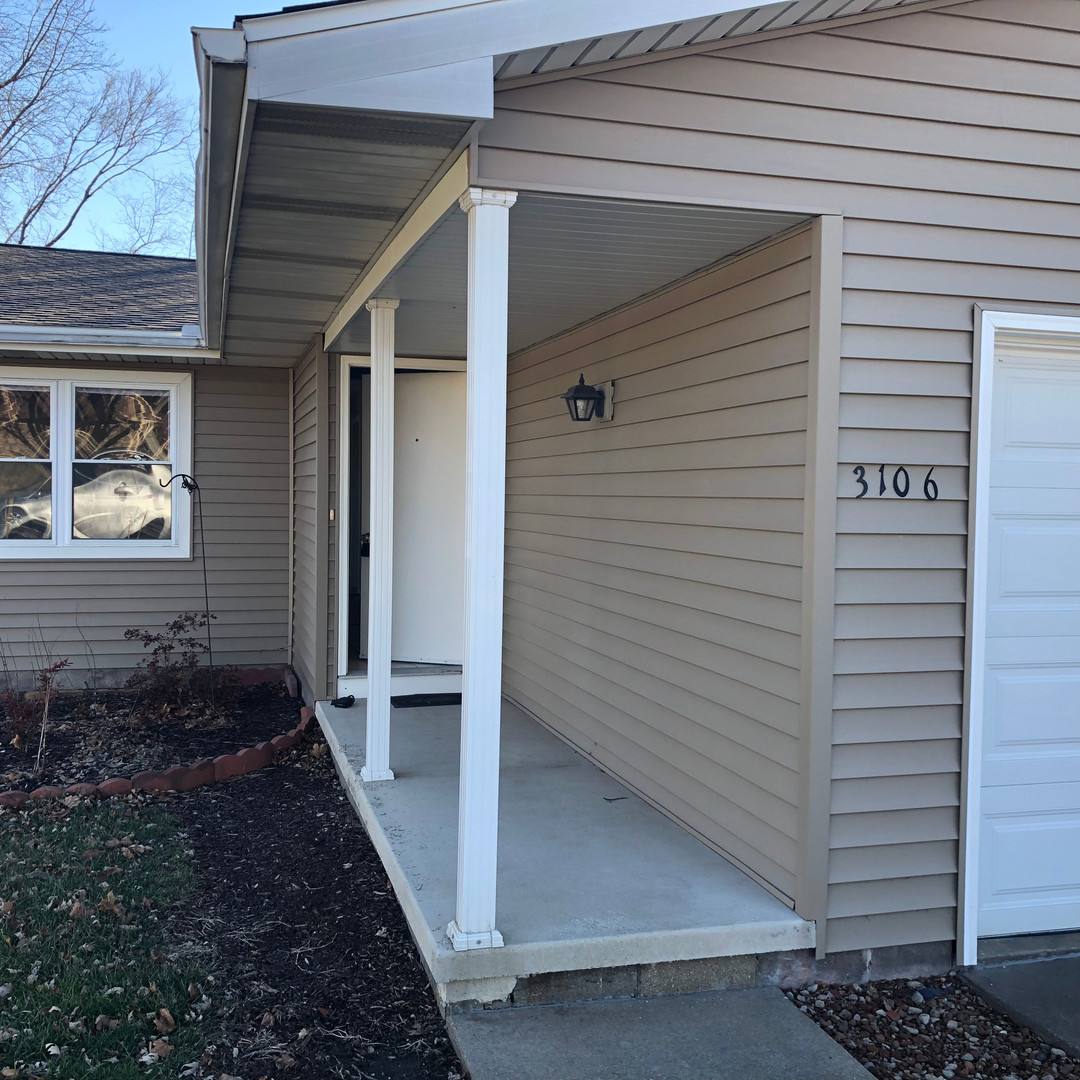 Apartment for rent at 3106-3108 W Westport, Peoria, IL 61615