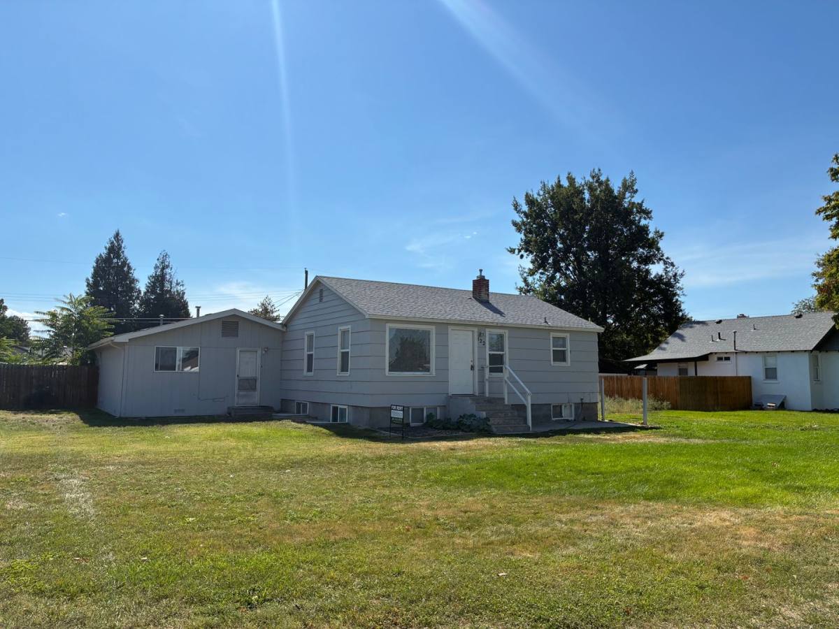 Apartment for rent at Hazel St Triplex, 122 E Hazel St, Caldwell, ID 83605