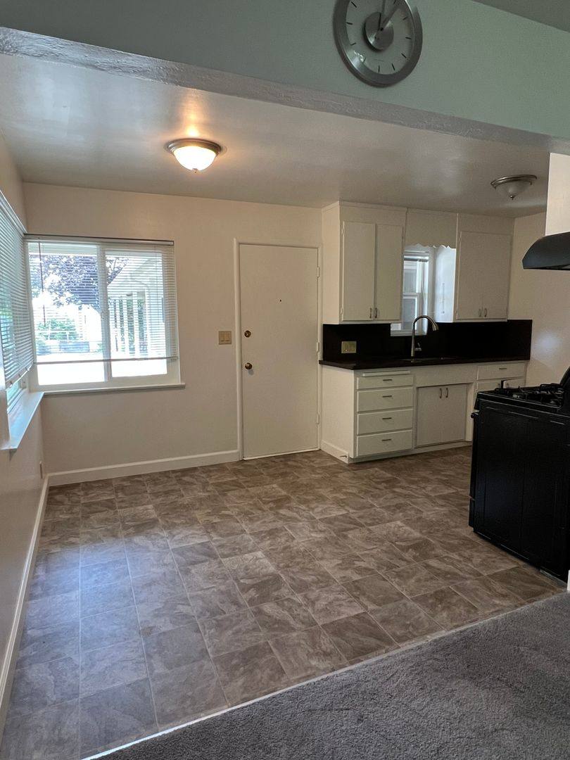 Apartment for rent at 435 Ocean View Ave, Santa Cruz, CA 95062