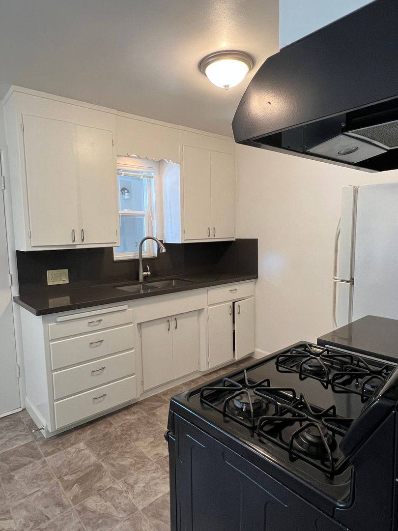 Apartment for rent at 435 Ocean View Ave, Santa Cruz, CA 95062