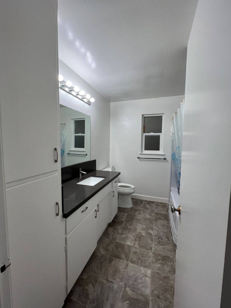 Apartment for rent at 435 Ocean View Ave, Santa Cruz, CA 95062