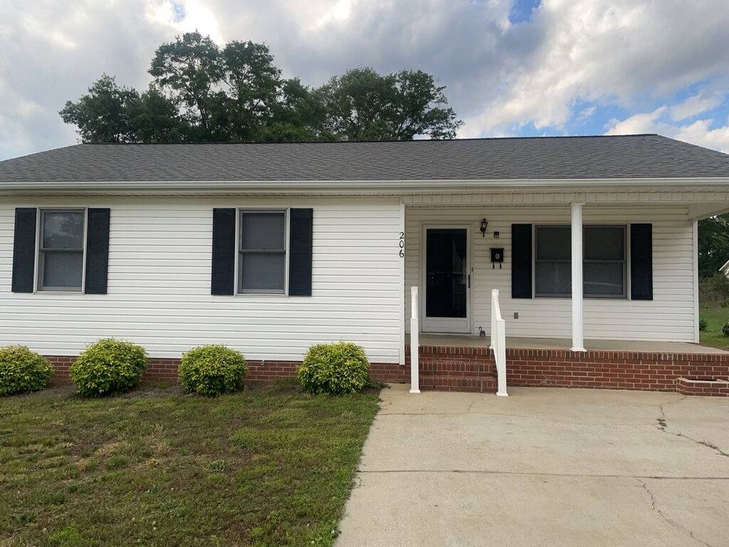 House for rent at 206 Richardson St, Simpsonville, SC 29681