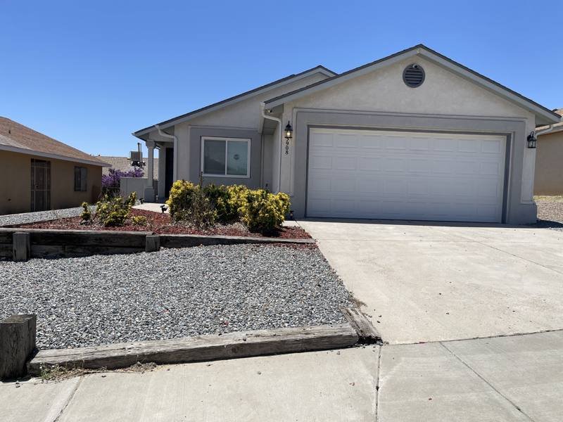 House for rent at 3908 Suntrail Rd NW, Albuquerque, NM 87114