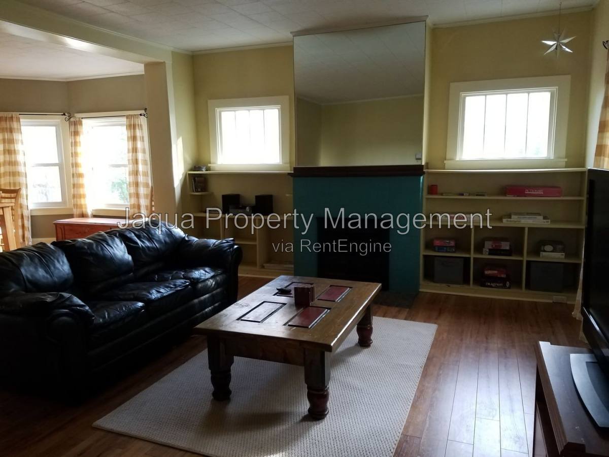 Apartment for rent at 423 Erie St, South Haven, MI 49090
