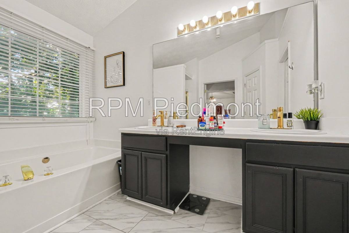 House for rent at 550 Claudel Court SW, Atlanta, GA 30331