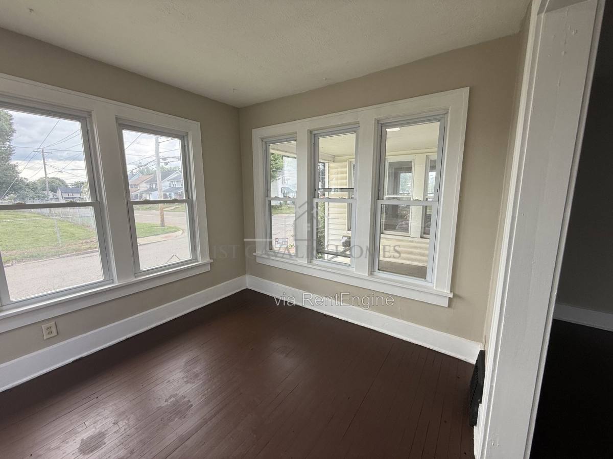 Apartment for rent at 301 Roslyn Ave NW #303, Canton, OH 44708