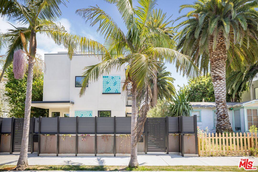 538 Vernon Ave, Venice, CA 90291 - Townhouse for Rent - Image 1
