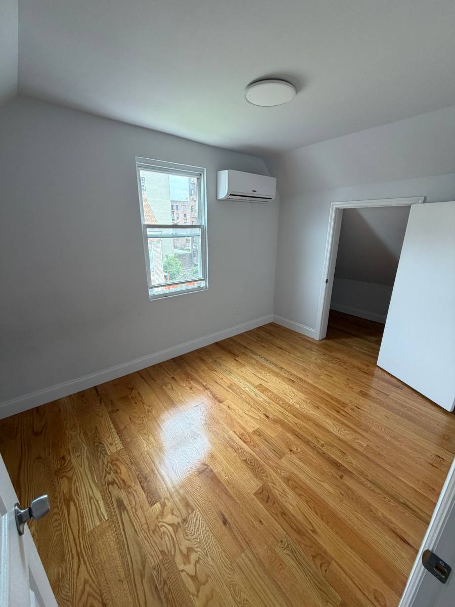 Apartment for rent at 2760 Bainbridge Ave #2, Bronx, NY 10458