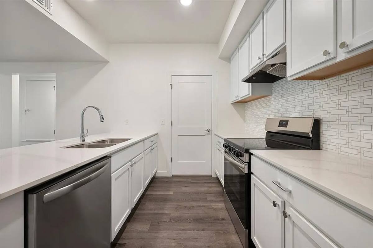 9 N State St, Edmond, OK 73003 - Townhouse for Rent - Image 10