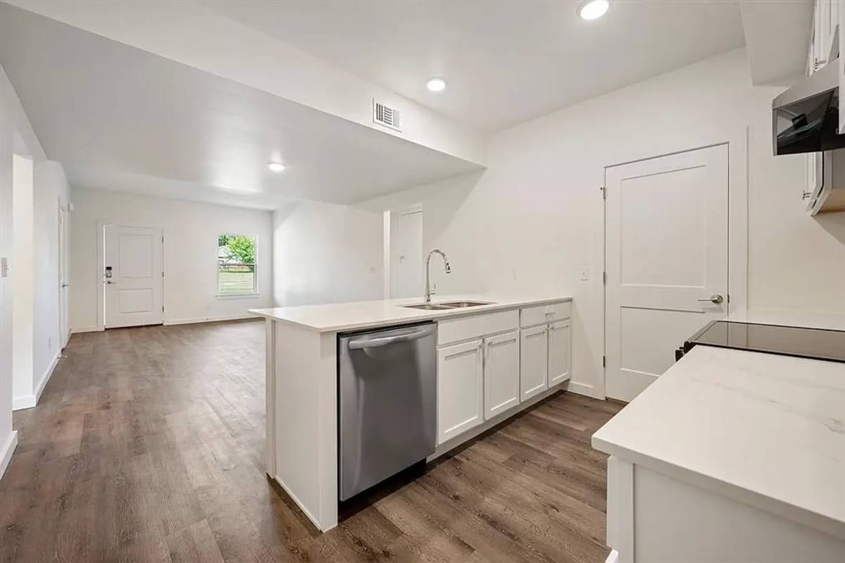 9 N State St, Edmond, OK 73003 - Townhouse for Rent - Image 9