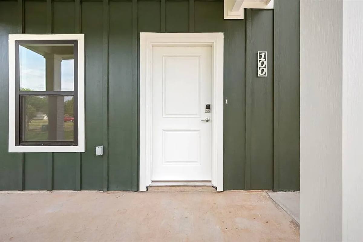 9 N State St, Edmond, OK 73003 - Townhouse for Rent - Image 2