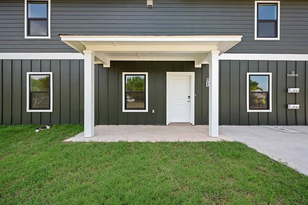 9 N State St, Edmond, OK 73003 - Townhouse for Rent - Image 1