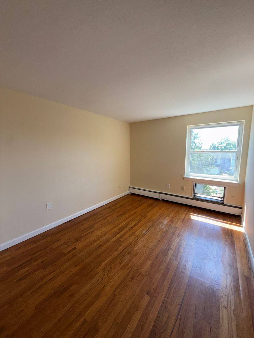 Apartment for rent at 105 Preston St, Hartford, CT 06114
